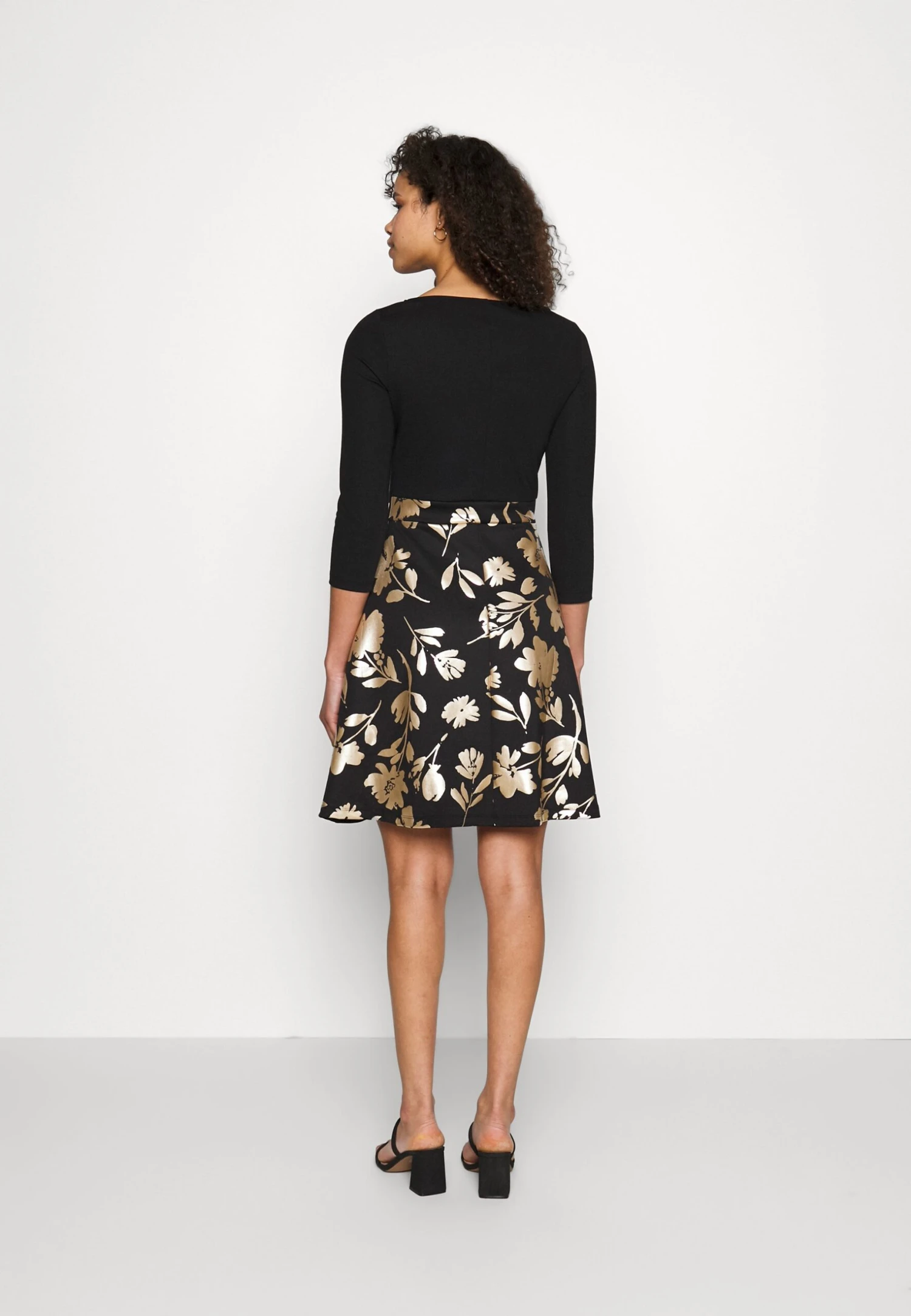 Anna Field Sukienka Z Dżerseju - Black Gold - obrazek 5