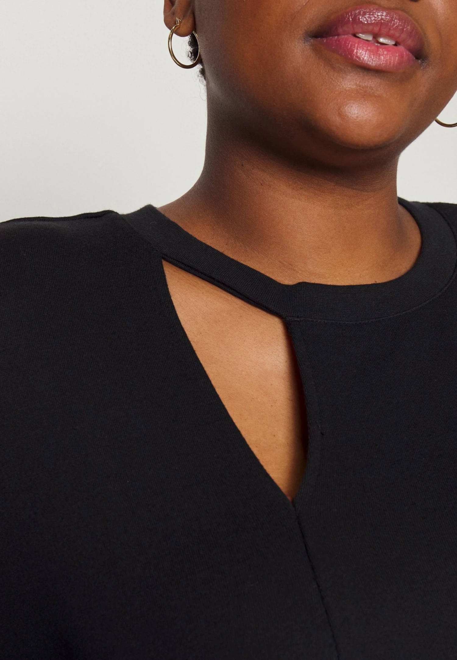 CUT OUT NECK FIT - Bluza - Black - obrazek 5