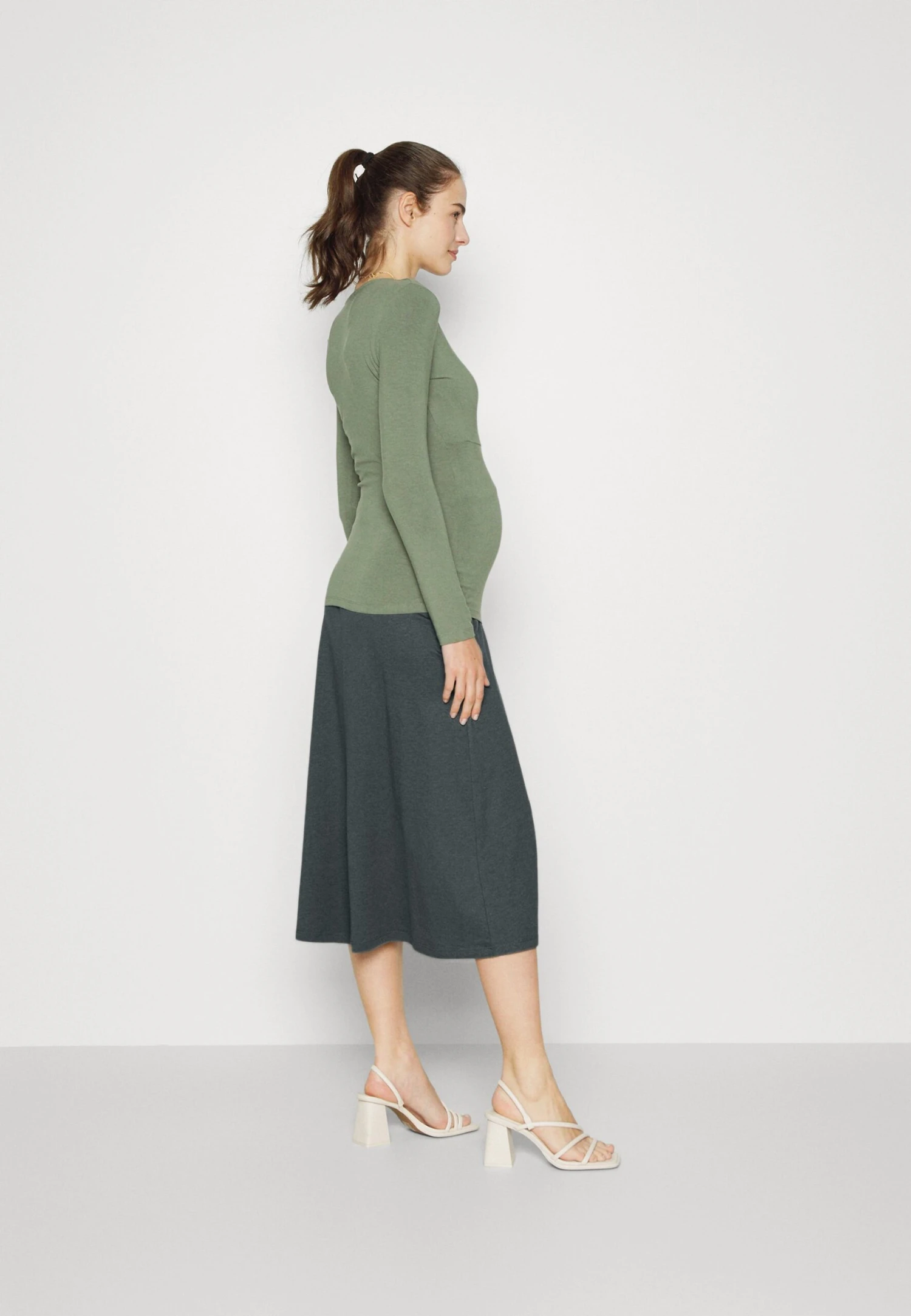 MATERNITY BASIC MIDI SKIRT - Spódnica Ołówkowa - Light Green - obrazek 3