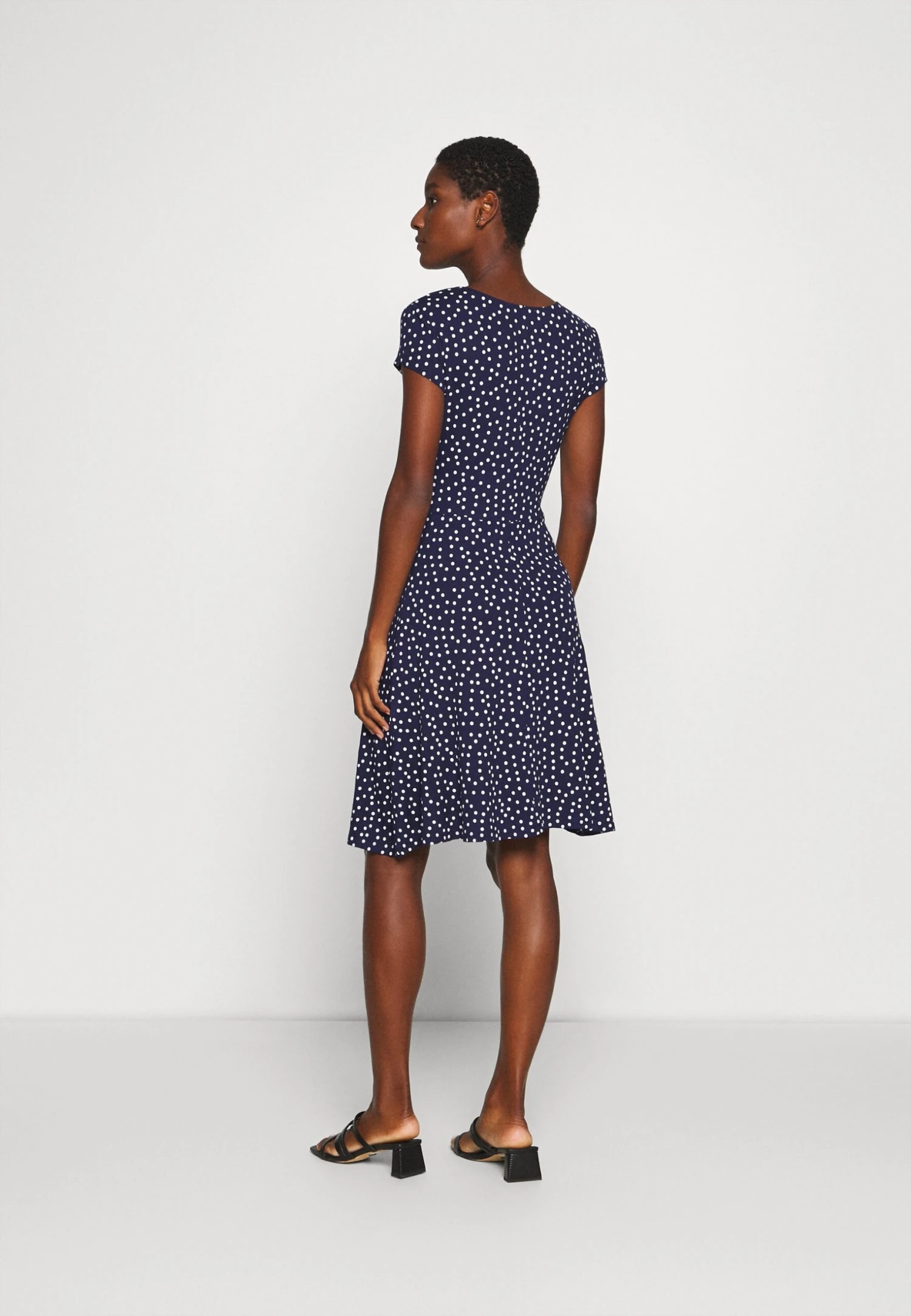 Anna Field Sukienka Z Dżerseju - Maritime Blue/white - obrazek 3