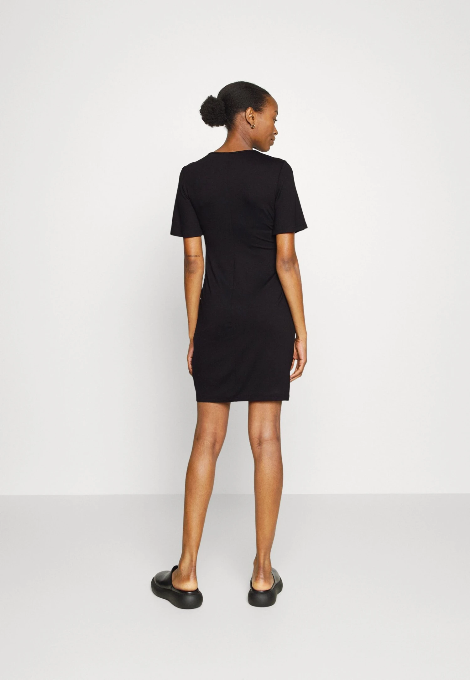 SLEEVES MINI DRESS - Sukienka Z Dżerseju - Black - obrazek 3