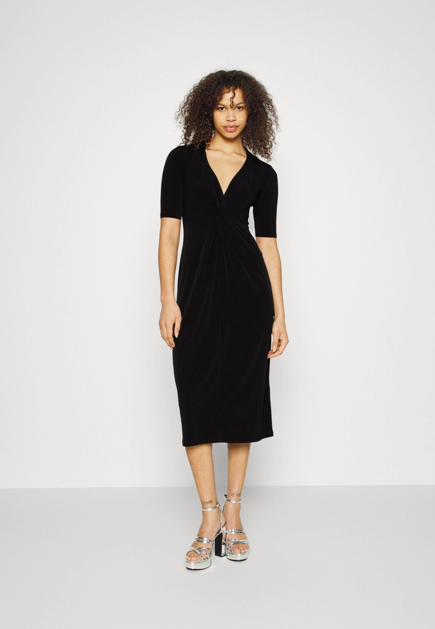 CENTER FRONT KNOT LOW MIDI DRESS - Sukienka Letnia - Black