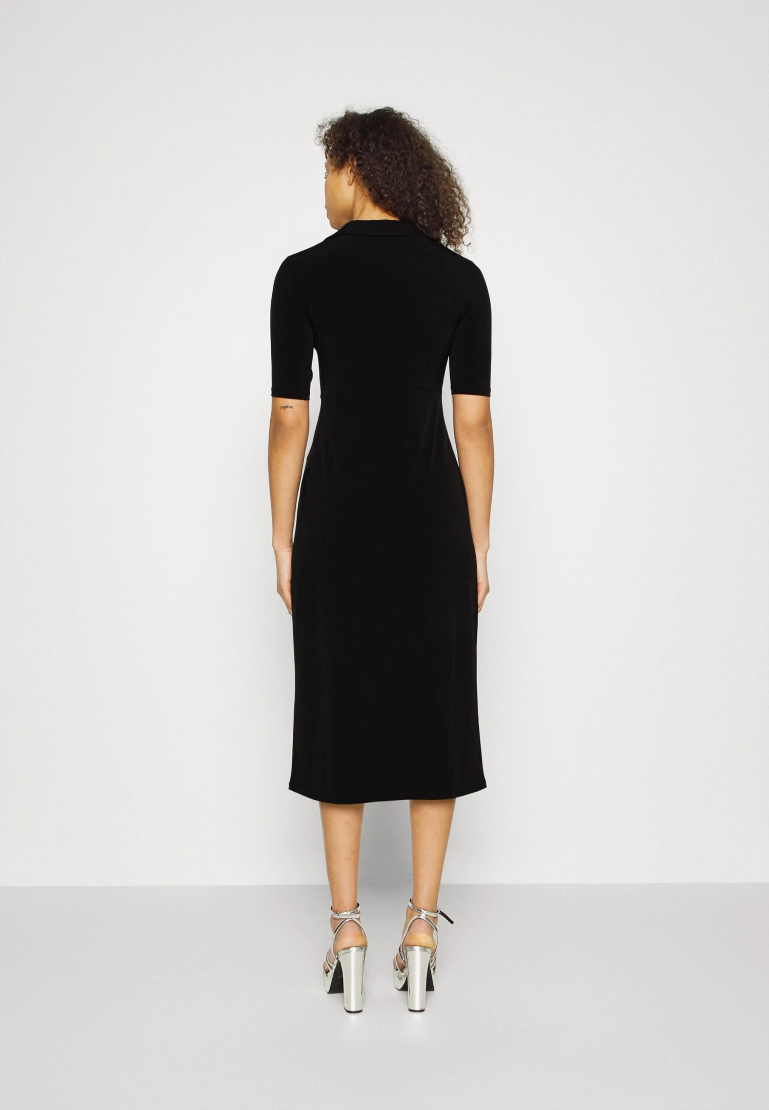CENTER FRONT KNOT LOW MIDI DRESS - Sukienka Letnia - Black - obrazek 3