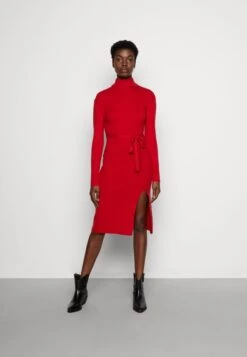 Anna Field ROLLKRAGEN RIPP MINI STRICKKLEID MIT GÜRTEL - Sukienka Dzianinowa - Red