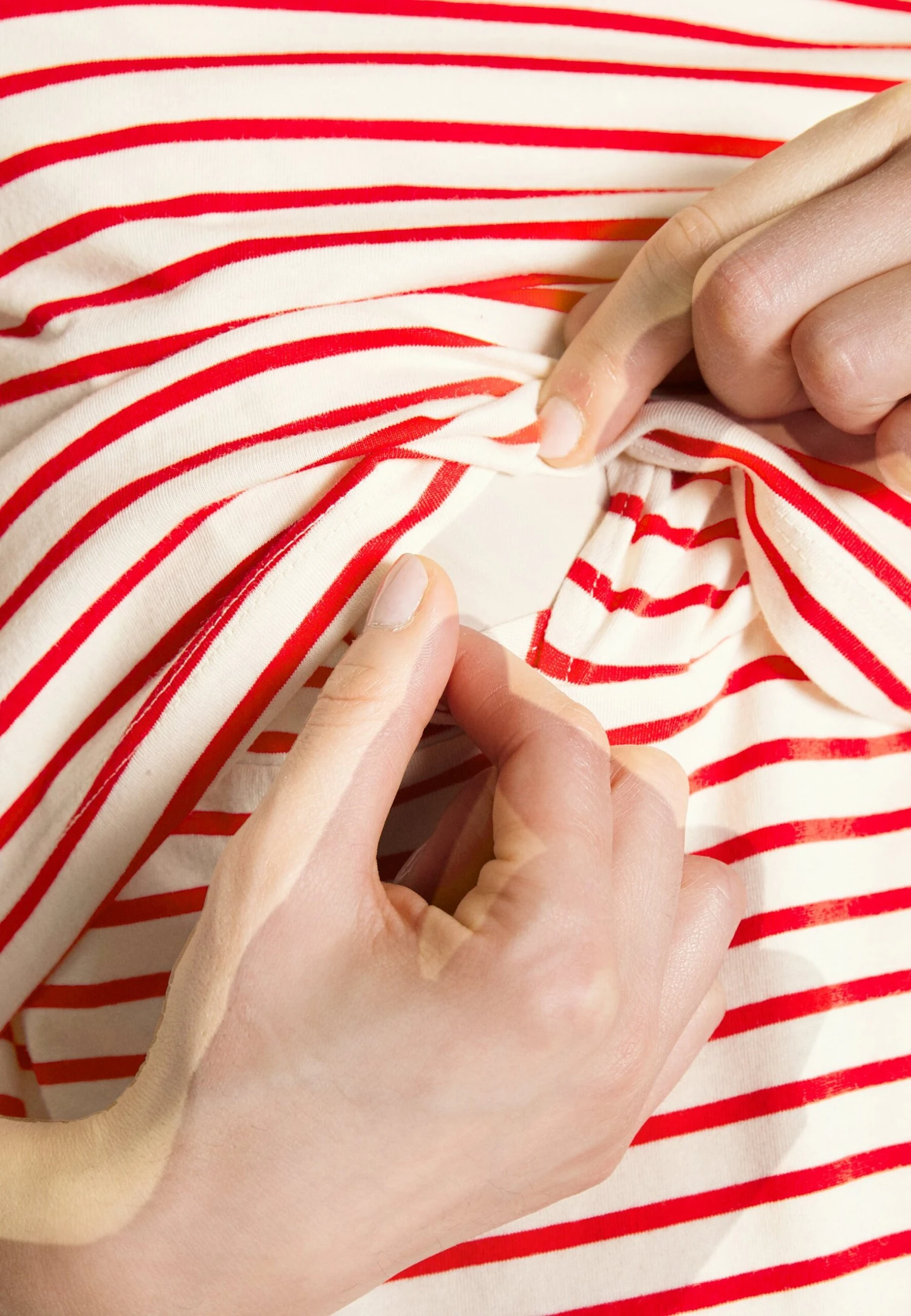 MATERNITY LONG TEE - T-shirt Basic - Red/off-white - obrazek 5