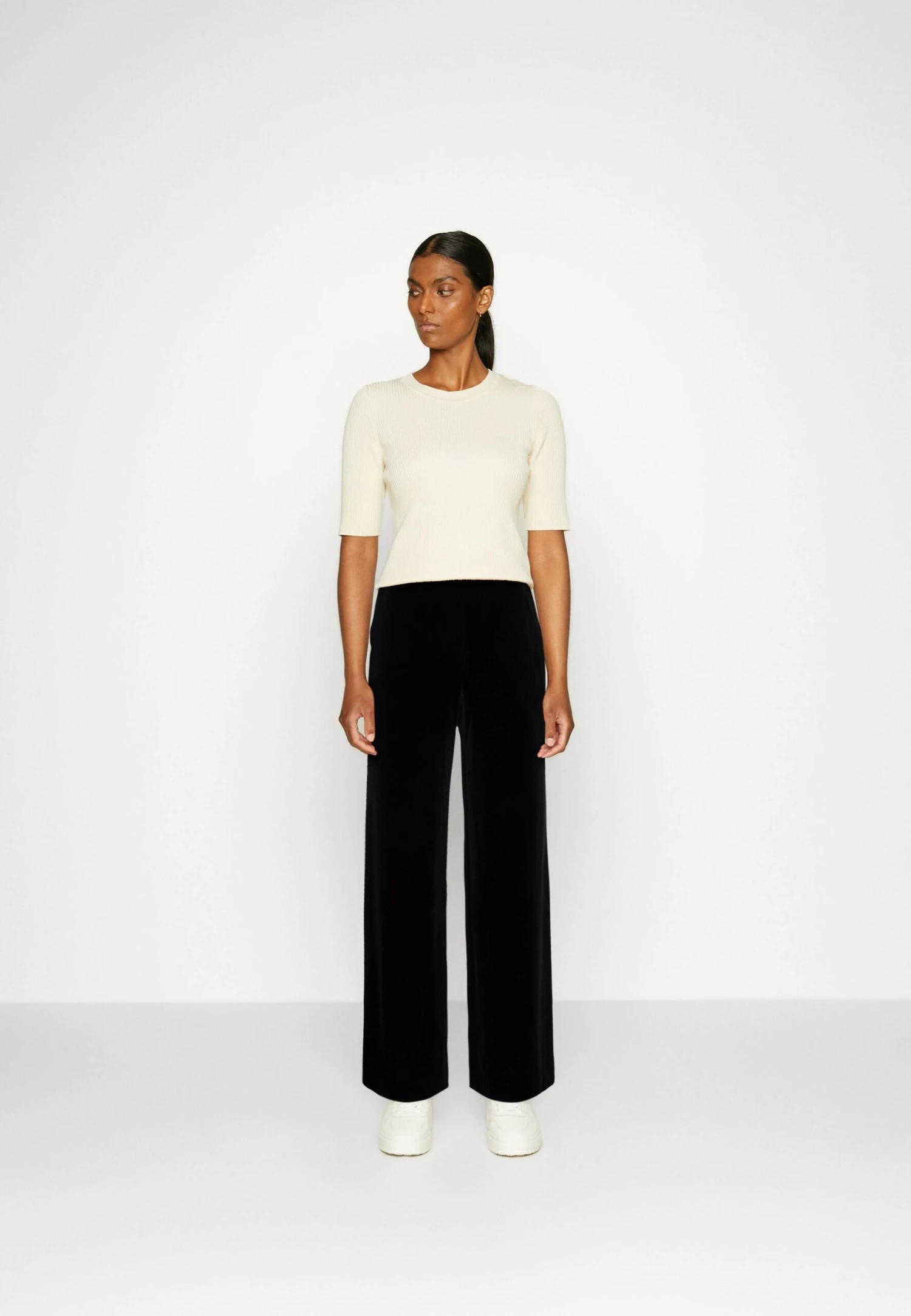 Anna Field VELVET WIDE LEG TROUSERS - Spodnie Materiałowe - Black - obrazek 2