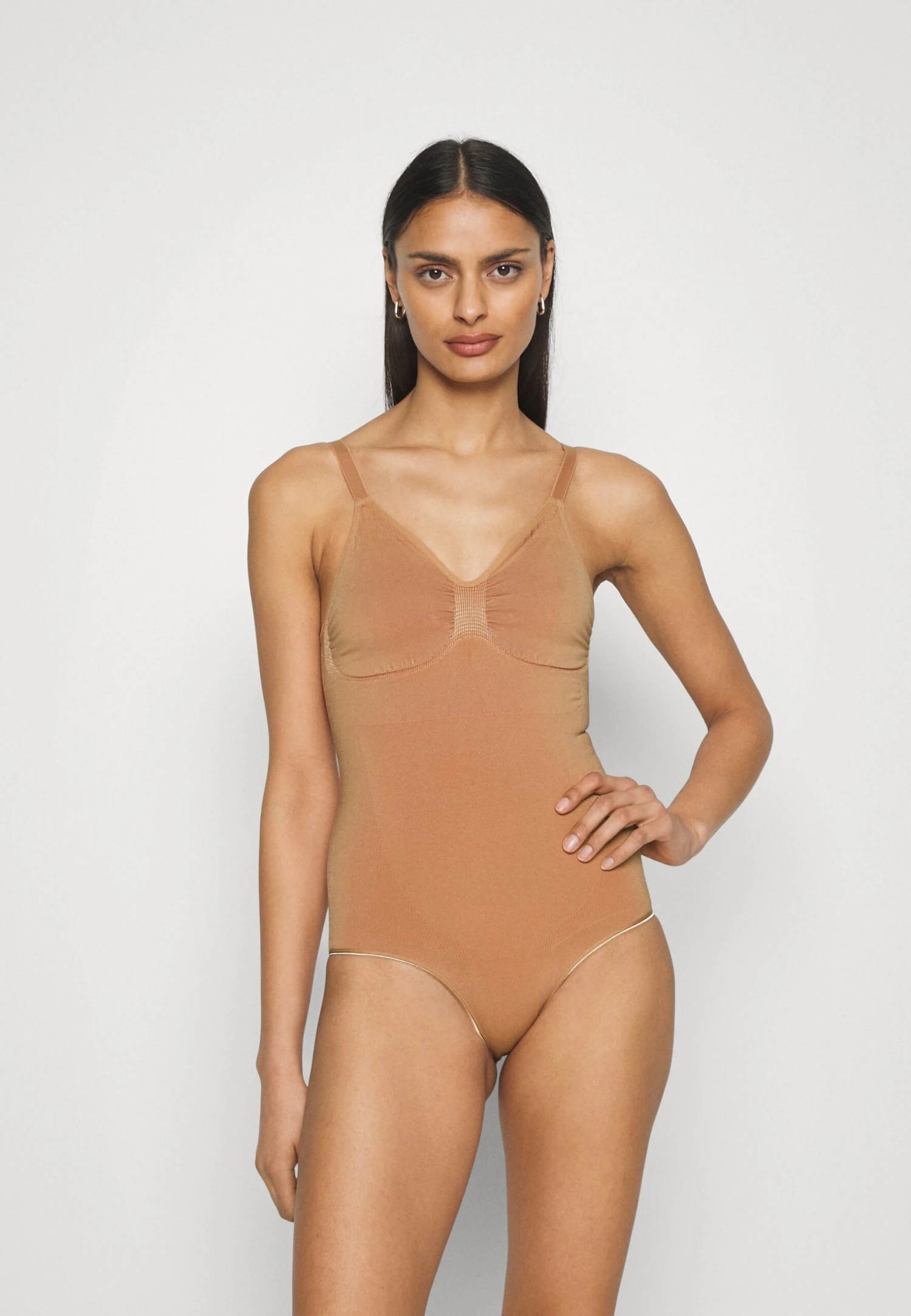 Anna Field Body - Nude - obrazek 2