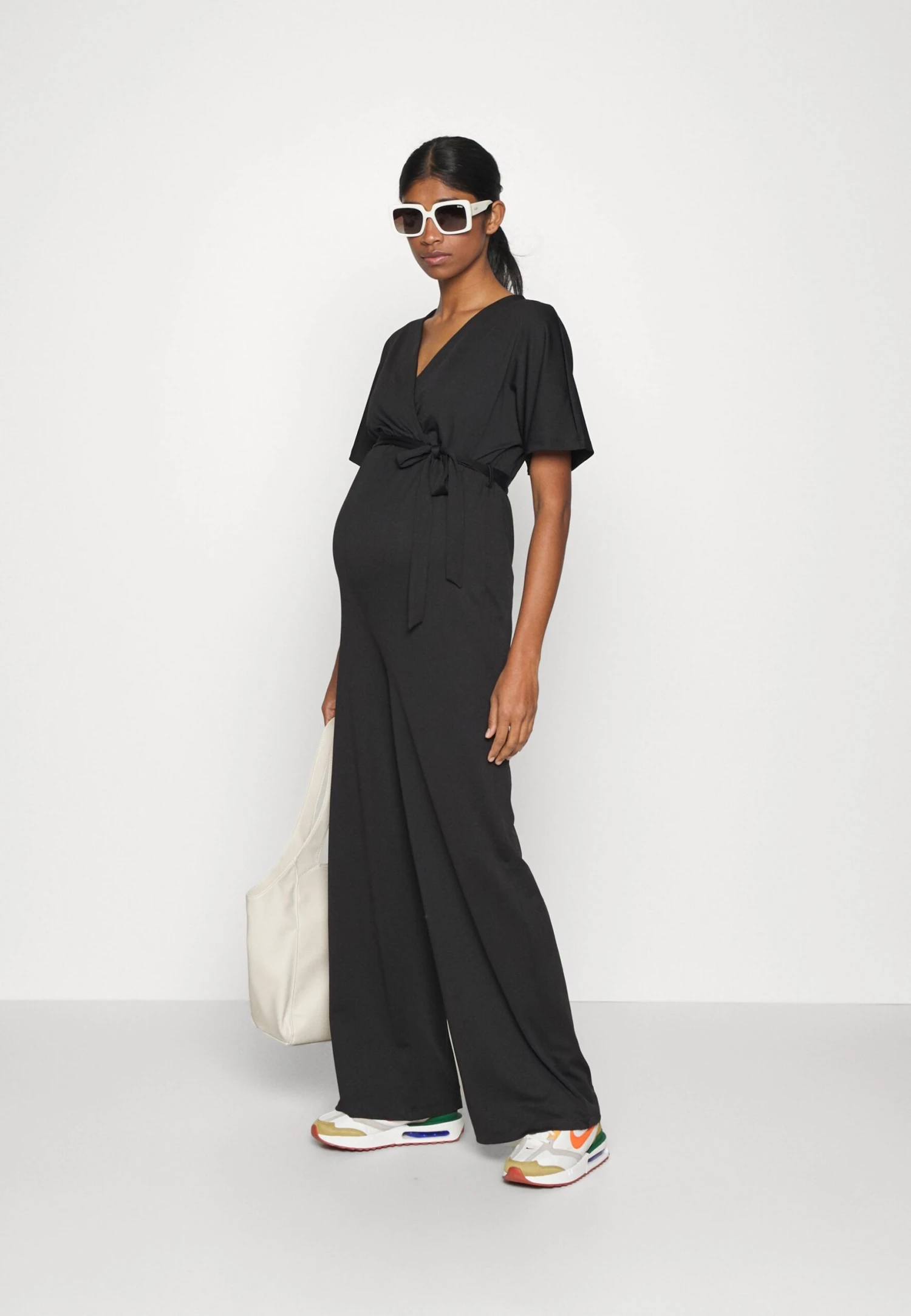 SHORT SLEEVE WRAP JUMPSUIT - Kombinezon - Black - obrazek 2